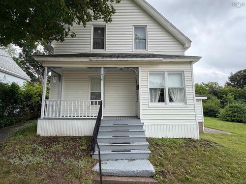 416 Pleasant St, House with 2 bedrooms, 1 bathrooms and null parking in New Glasgow NS | Card Image