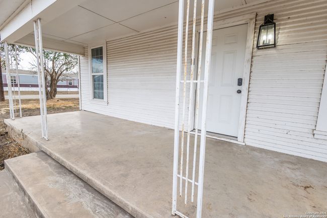 219 S Pickford, House other with 2 bedrooms, 2 bathrooms and null parking in Sabinal TX | Image 5