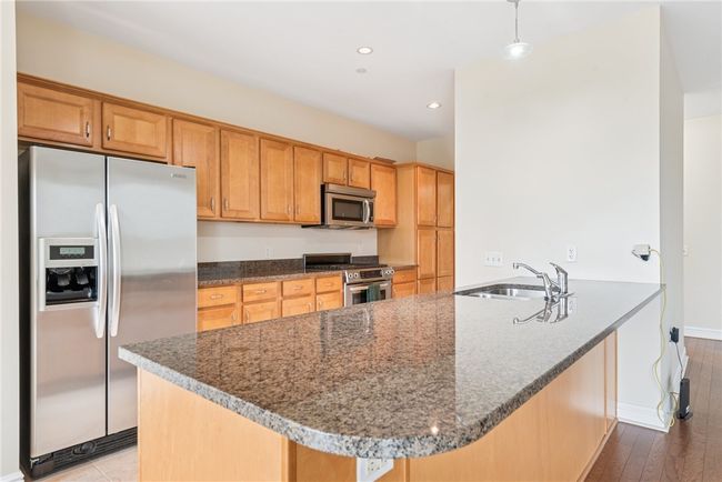 APT-306 - 5570 Centre Ave, Condo with 2 bedrooms, 2 bathrooms and 2 parking in Shadyside PA | Image 5