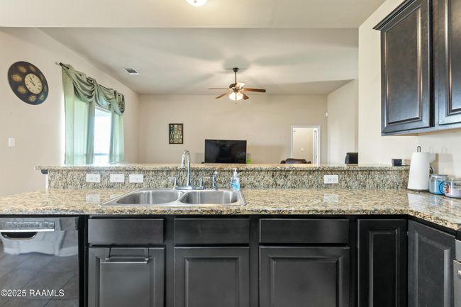 Kitchen | Image 10