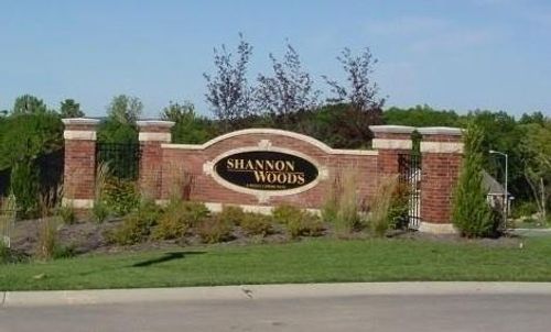 1946 Woodridge Dr, Leavenworth, KS, 66048-2082 | Card Image