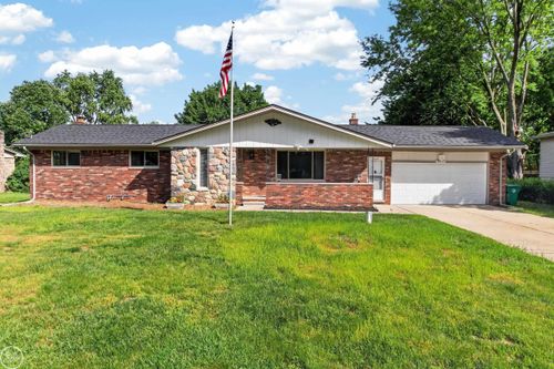 8650 Sandy Crest Dr, White Lake, MI, 48386-2453 | Card Image