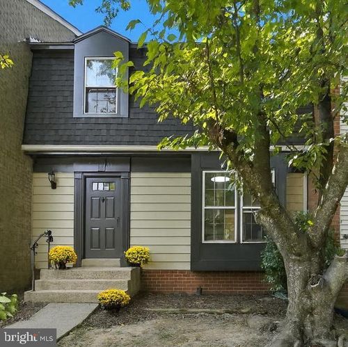 9611 Scotch Haven Dr, VIENNA, VA, 22181-6127 | Card Image