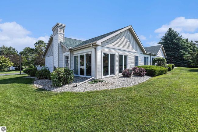 301 Golfview Ln, House other with 2 bedrooms, 2 bathrooms and null parking in Elk Rapids MI | Image 4