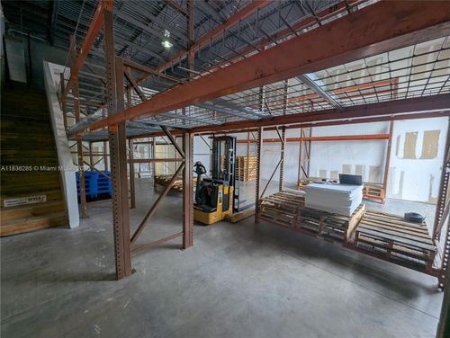 8-585 Nw Mercantile Pl, Port St Lucie, FL, 34986-2257 | Card Image