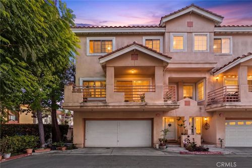 14021 Lemoli Ave, Hawthorne, CA, 90250-8214 | Card Image