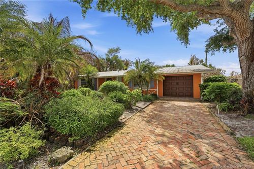 1038 Ne Hansen Ter, Jensen Beach, FL, 34957-4770 | Card Image