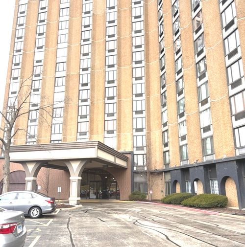 320-1 One Renaissance Place, Palatine, IL, 60067 | Card Image