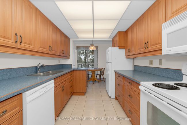 208 - 291 Blake St, Condo with 2 bedrooms, 2 bathrooms and 2 parking in Barrie ON | Image 8