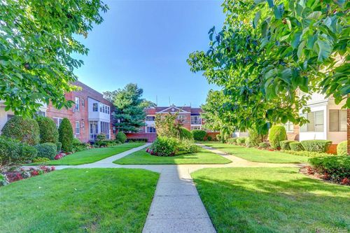 7-285 Central Ave, Lawrence, NY, 11559-1535 | Card Image