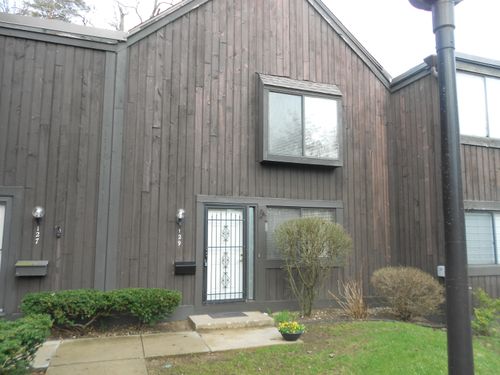 129 Balmoral Ct, Kalamazoo, MI, 49006-4350 | Card Image