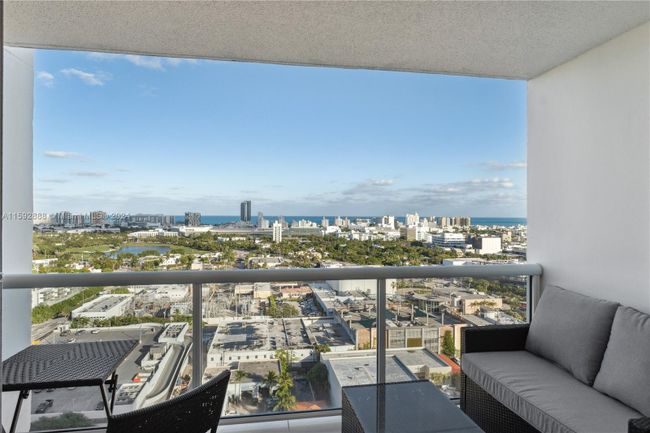 2409 - 1800 Sunset Harbour Dr, Condo with 1 bedrooms, 1 bathrooms and null parking in Miami Beach FL | Image 5