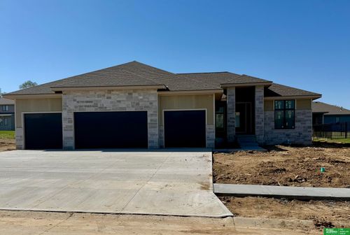 9815 Cumberland Dr, Papillion, NE, 68046-3712 | Card Image