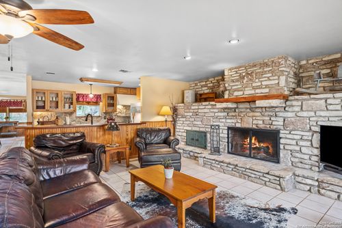 475 Stoney Hill Ln, Pipe Creek, TX, 78063-5206 | Card Image