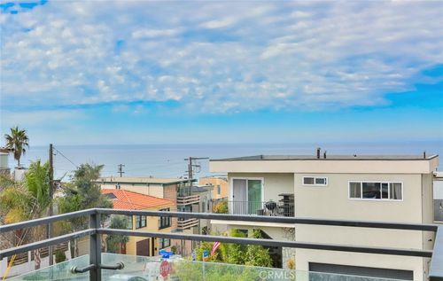 104 Manhattan Ave, Manhattan Beach, CA, 90266 | Card Image