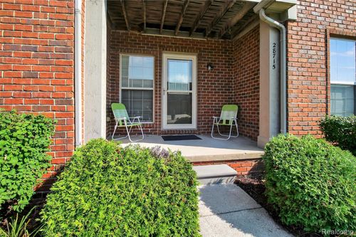 28715 Portsmouth Ct, Chesterfield, MI, 48047-5439 | Card Image