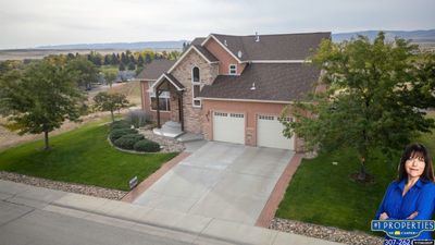 615 Grove Street, House other with 5 bedrooms, 4 bathrooms and null parking in Glenrock WY | Image 2