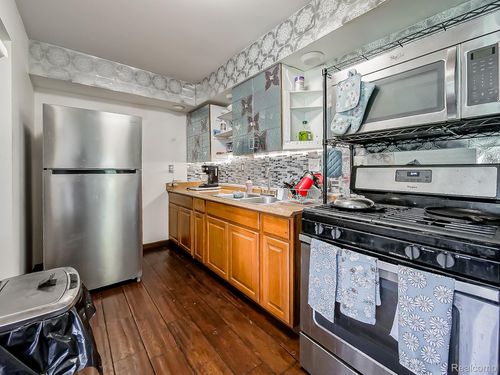 10931 Troy St, Taylor, MI, 48180-3342 | Card Image
