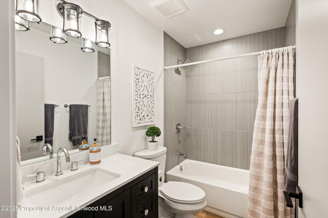 950 Hidden Valley Dr, House other with 3 bedrooms, 3 bathrooms and null parking in Glenwood Springs CO | Image 15