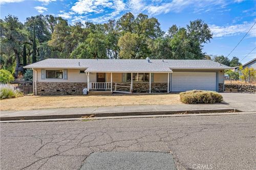 977 Sixth St, Lakeport, CA, 95453-4211 | Card Image