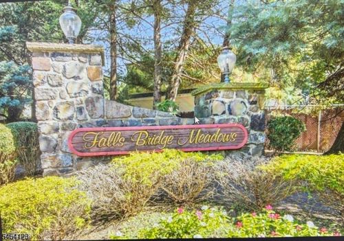 62-62 Falls Bridge Dr, Totowa, NJ, 07512-1721 | Card Image