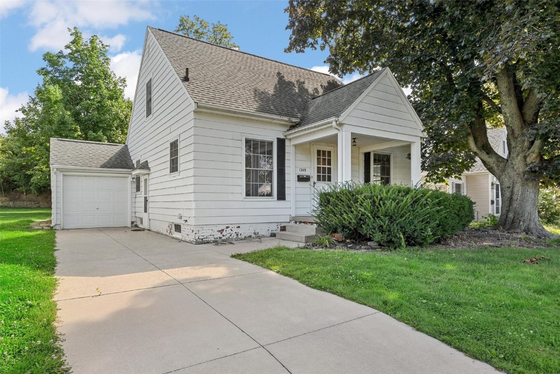 Elmhurst Dr, Cedar Rapids, IA 52402