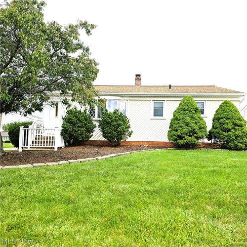 6113 Carol Dr, Brook Park, OH, 44142-3826 | Card Image