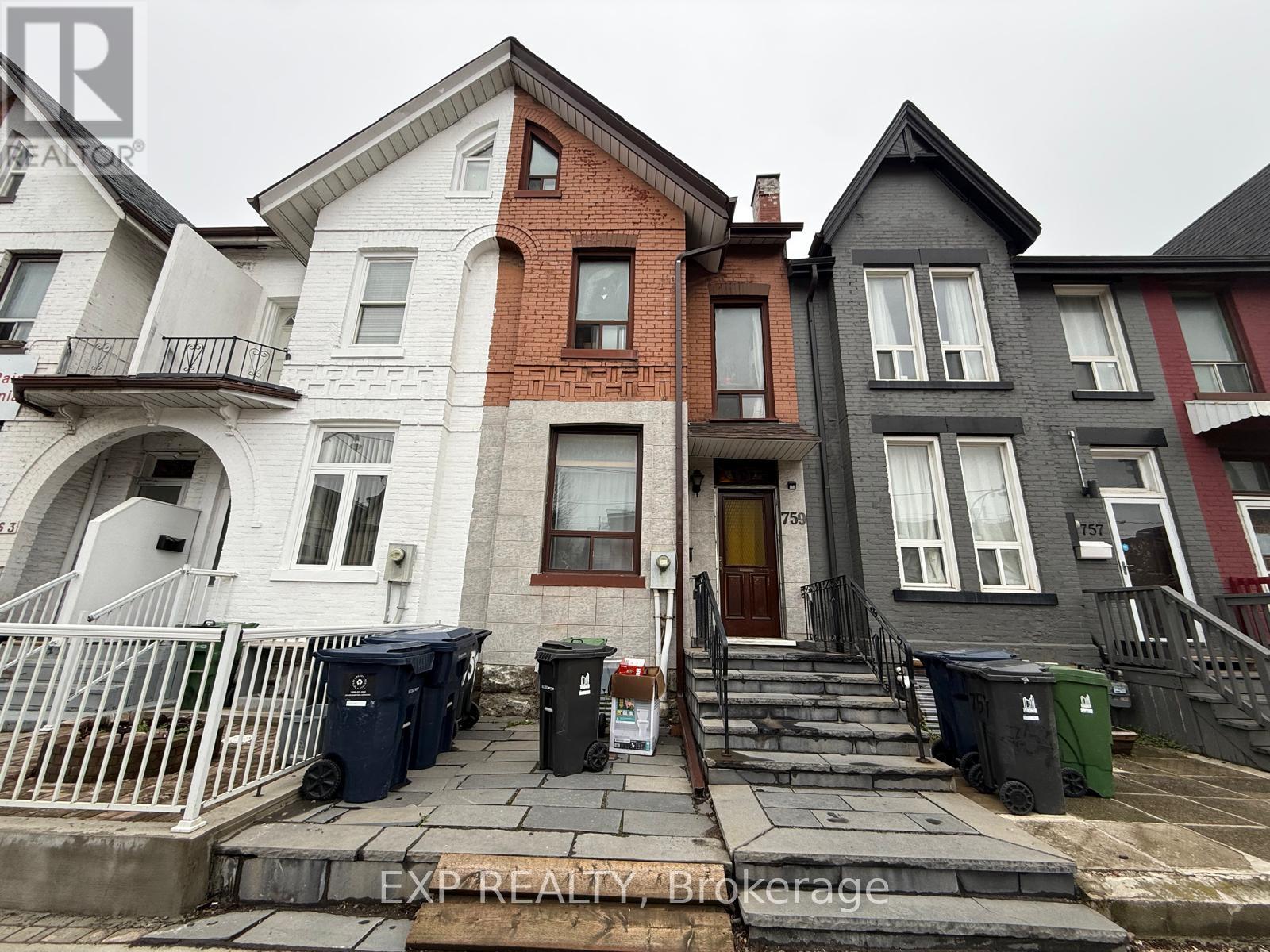 Residential Lease in Toronto (South Riverdale) 2