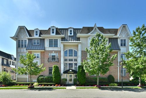 415 Pacing Way, Westbury, NY, 11590-6669 | Card Image