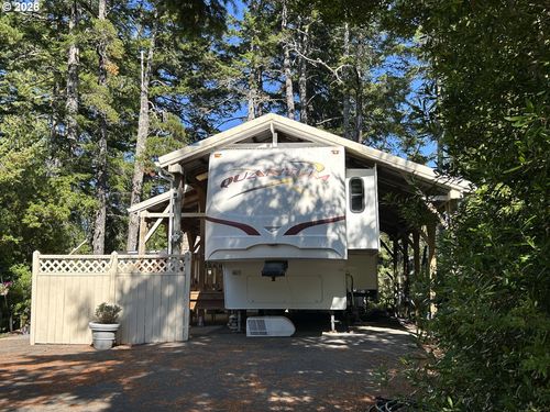 141 Outer Dr, Florence, OR, 97439-8766 | Card Image