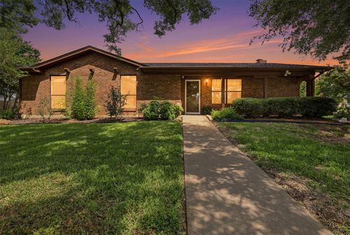 1300 Linda Ct, Cleburne, TX, 76033-6633 | Card Image