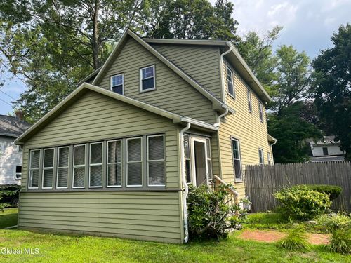 5 Zuni St, Albany, NY, 12208-1127 | Card Image