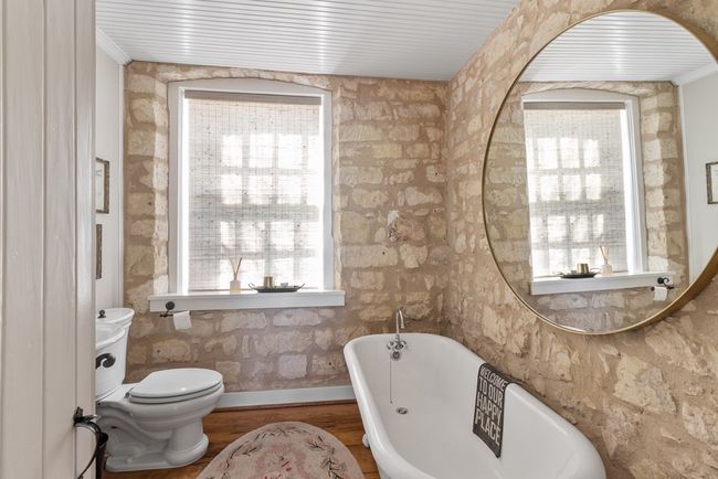 125 W San Antonio St, Home with 2 bedrooms, 3 bathrooms and 2 parking in Fredericksburg TX | Image 32