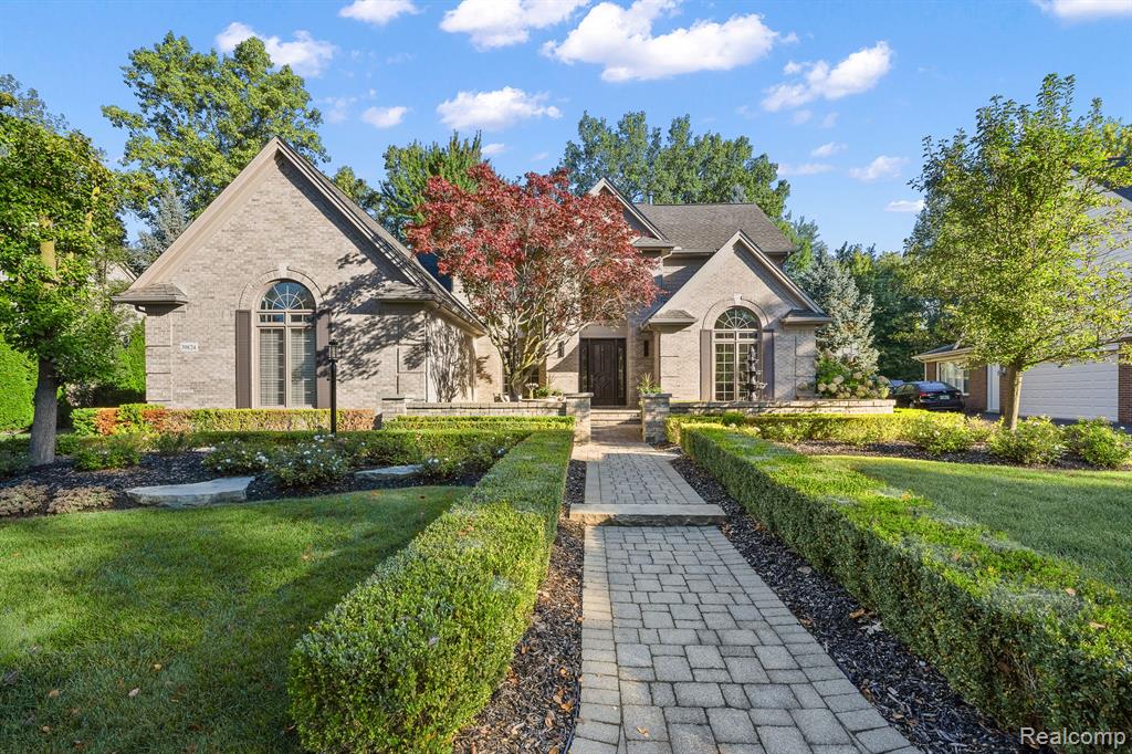Woodside Dr, Northville, MI 48168