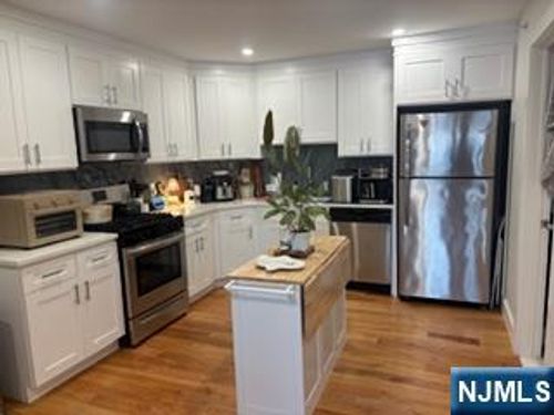 164 Getty Ave, Clifton, NJ, 07011-1802 | Card Image