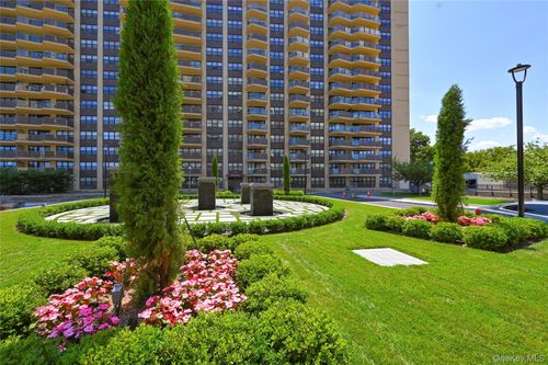 2h-17-85 215th St, Bayside, NY, 11360-1706 | Card Image