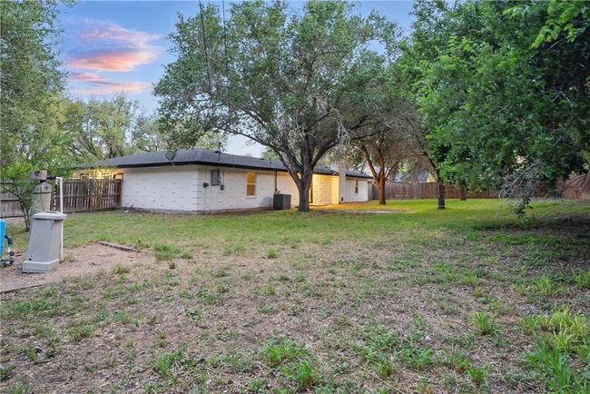 163 Windsor Dr, House other with 4 bedrooms, 2 bathrooms and 4 parking in Beeville TX | Image 25