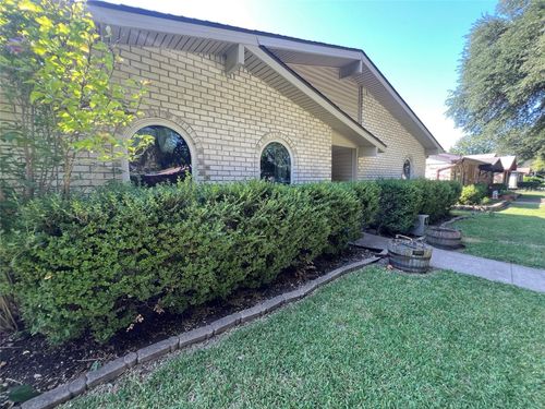 2710 Branch Oaks Dr, Garland, TX, 75043-6009 | Card Image