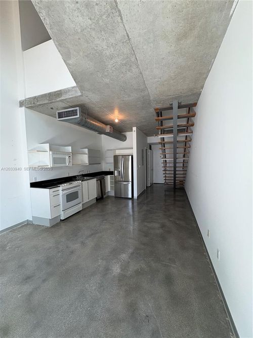 1212-690 Sw 1st Ct, MIAMI, FL, 33130-2991 | Card Image