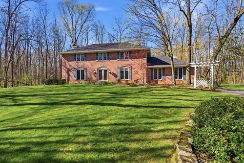 4550 W Thorncrest Drive, Franklin, WI, 53132 | Card Image