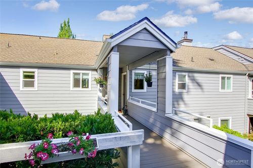2014-4114 Providence Point Dr Se, Issaquah, WA, 98029-7210 | Card Image