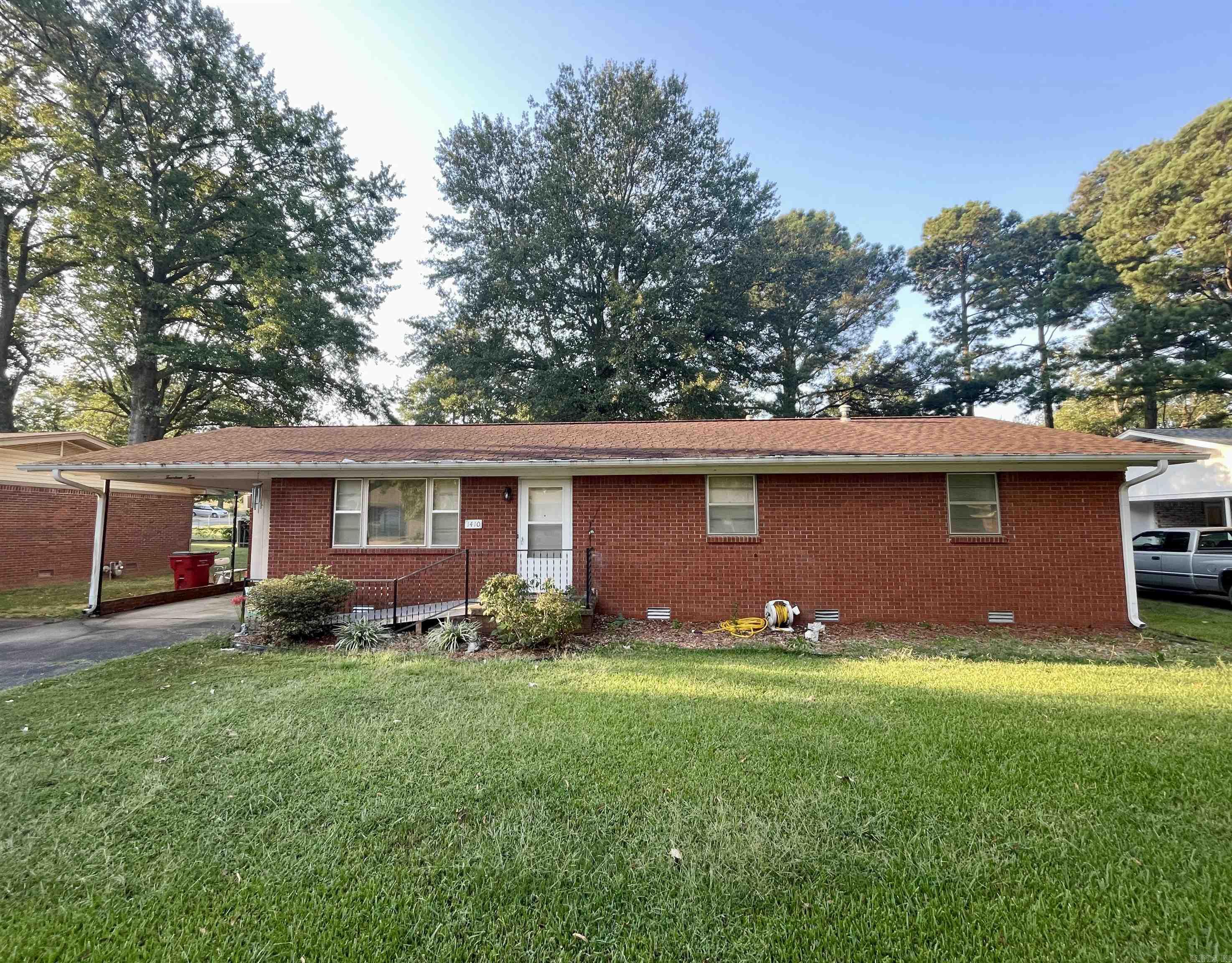 Holloway St, Morrilton, AR 72110