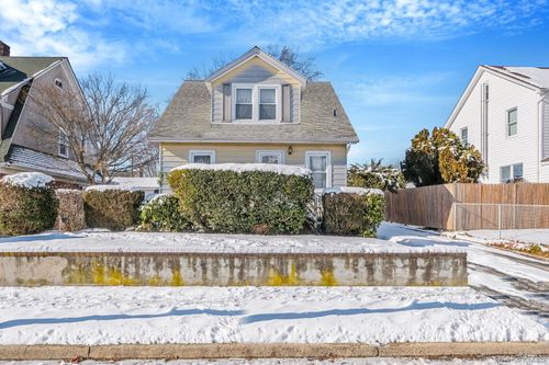 36 Frost Pond Rd, Glen Cove, NY, 11542-3938 | Card Image