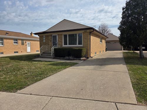 8423 N Shermer Rd, Niles, IL, 60714-2240 | Card Image
