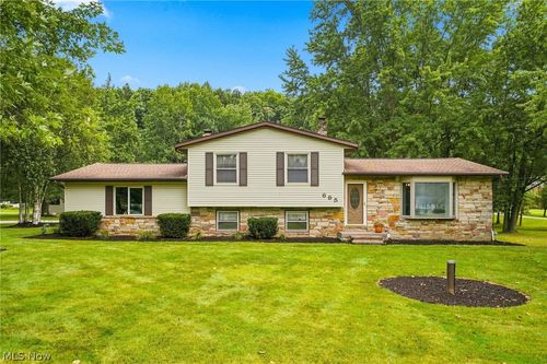 695 Old Forge Rd, Kent, OH, 44240-7413 | Card Image