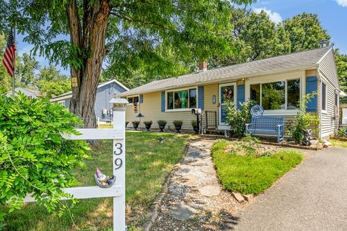 39 Wakefield St, Springfield, MA, 01151-1347 | Card Image