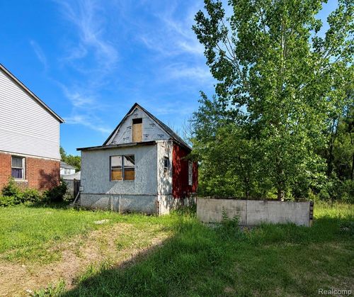 8650 Marcus St, Detroit, MI, 48213-2221 | Card Image