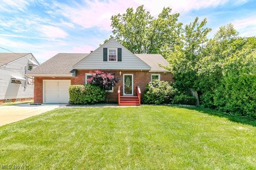 26200 Parklane Dr, Euclid, OH, 44132-2338 | Card Image