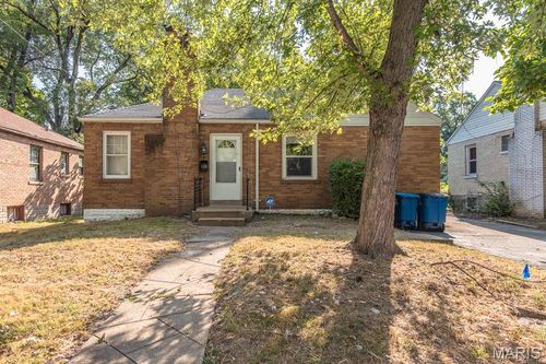 320 Henquin Dr, Saint Louis, MO, 63135-1843 | Card Image