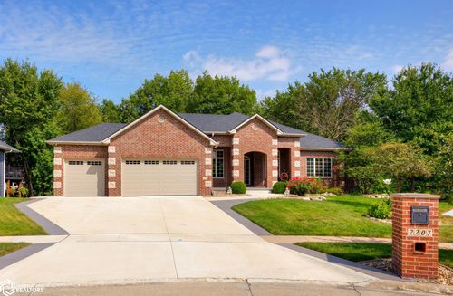 2207 Sw Ridgeway Ct, Ankeny, IA, 50023-5424 | Card Image